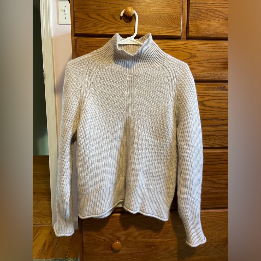 White + Warren 100% cashmere sweater